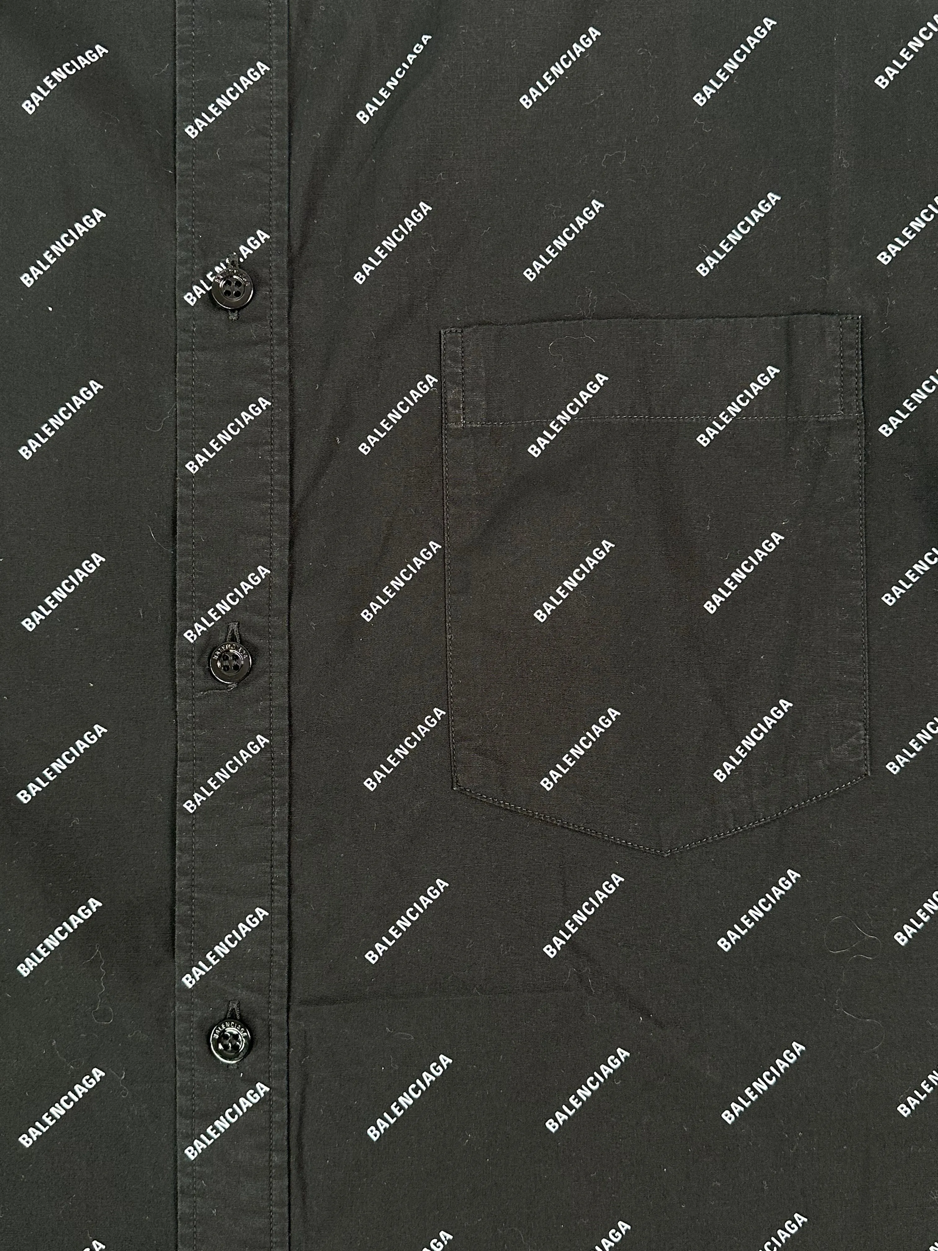 Camicia Nera A Maniche Corte Con Logo All Over