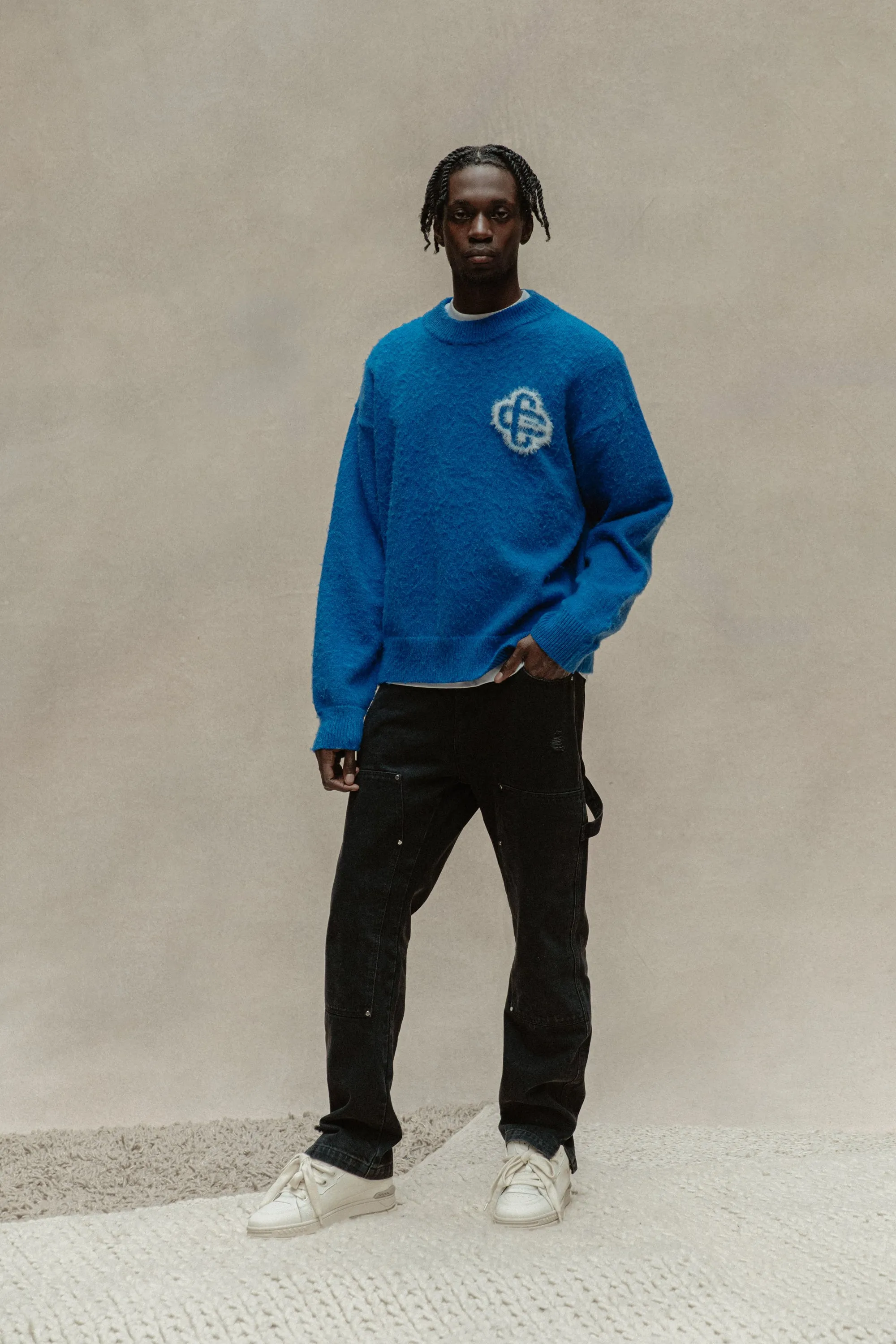 FLUFFY EMBLEM KNITTED CREW - COBALT
