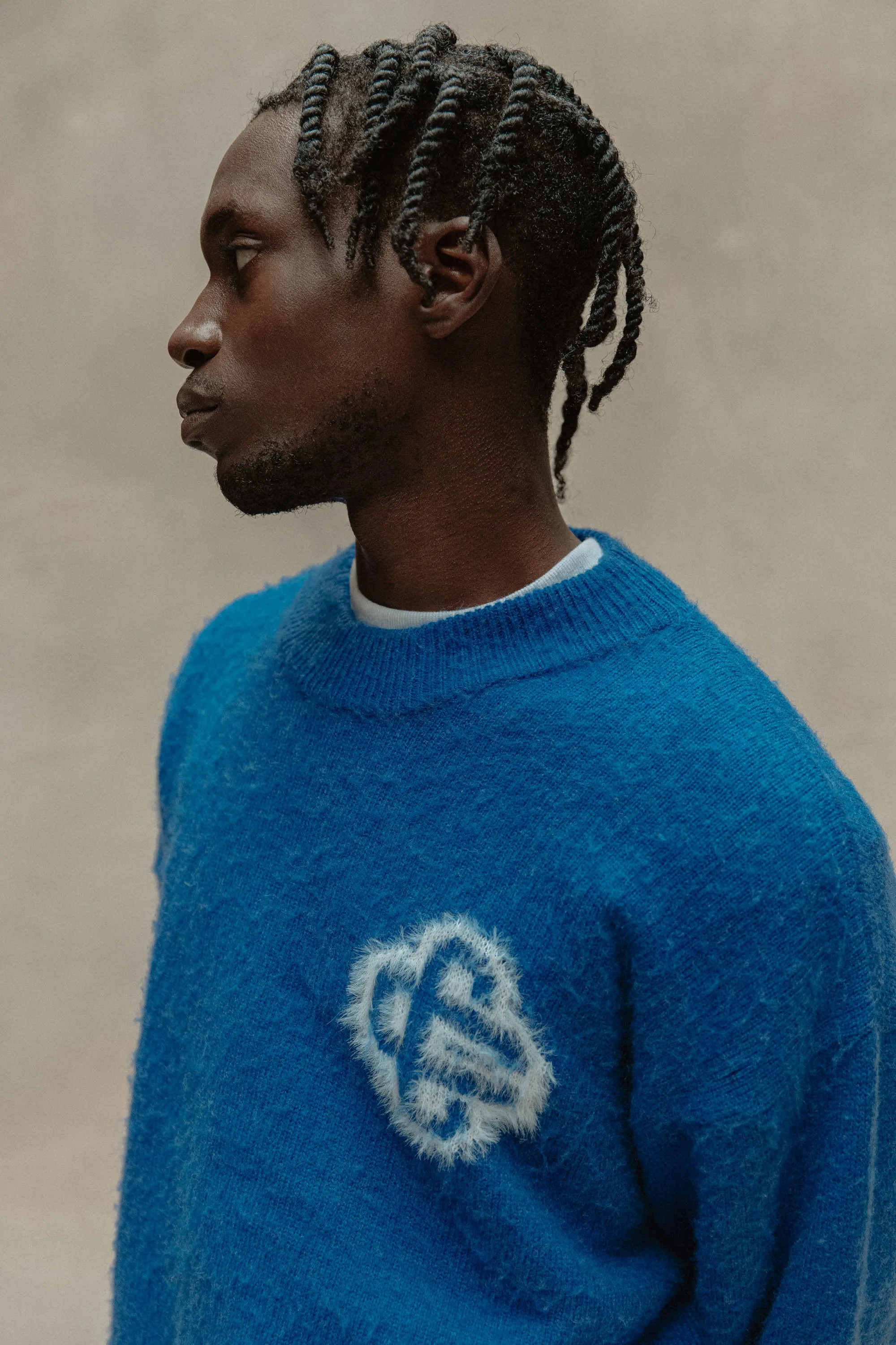 FLUFFY EMBLEM KNITTED CREW - COBALT