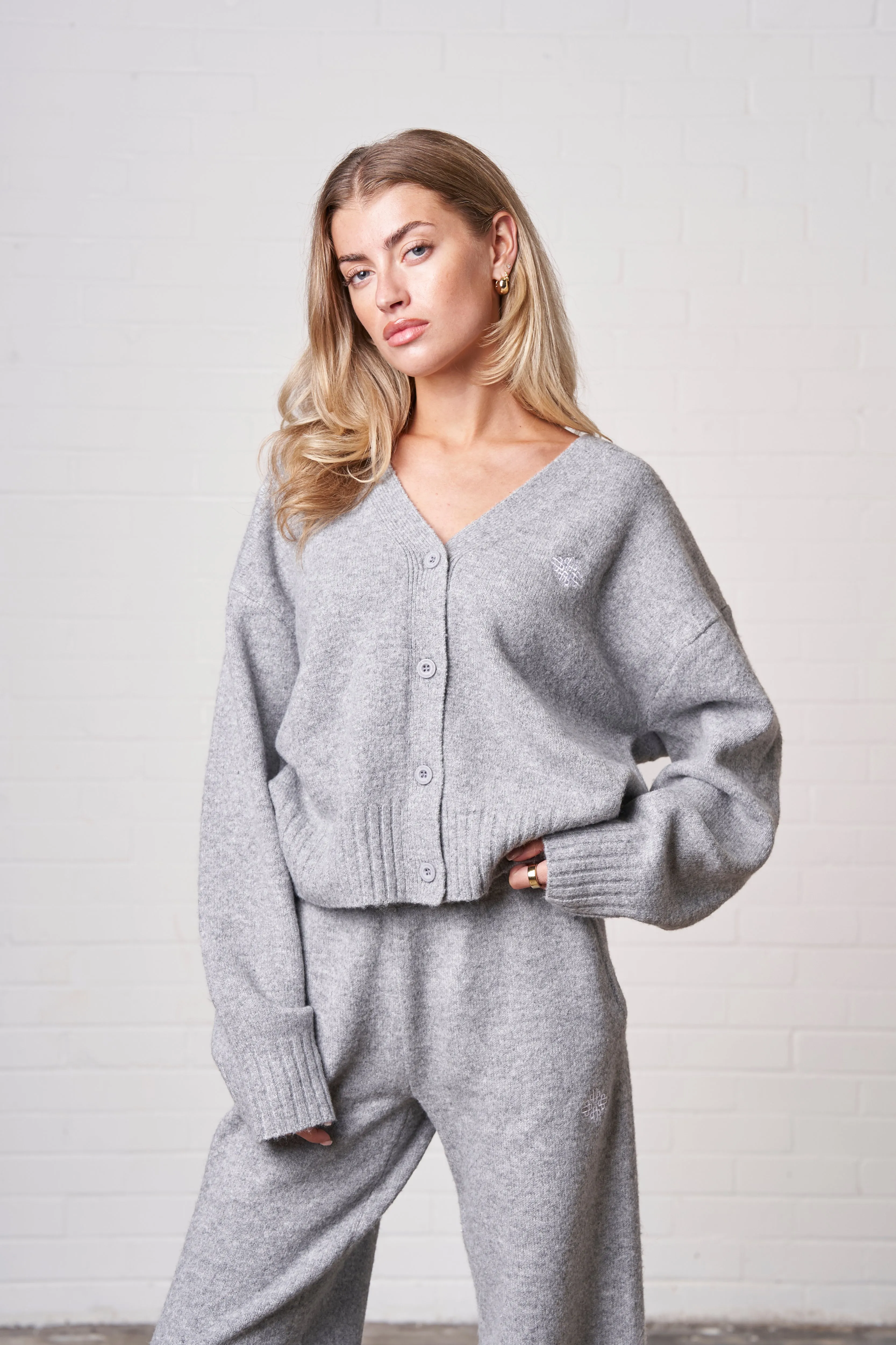 FLUFFY KNIT EMBLEM EMBROIDERED CARDIGAN - GREY MARL